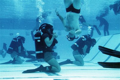 ​游泳池也能死人，一名“海豹”特战新兵训练死亡