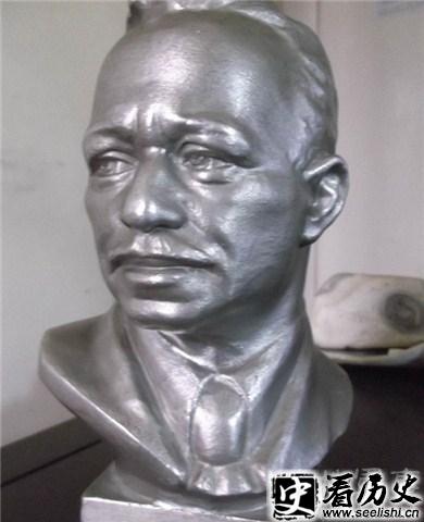 肖洛霍夫雕像