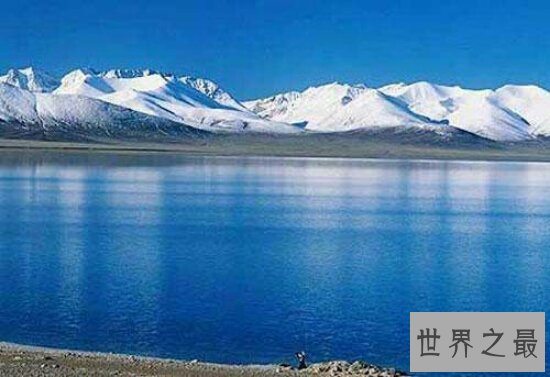 最大的湖泊里海面积为37万平方千米，相当于一个北京