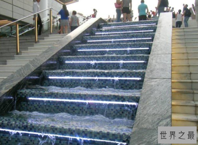 世界上最长的直楼梯，有699级台阶