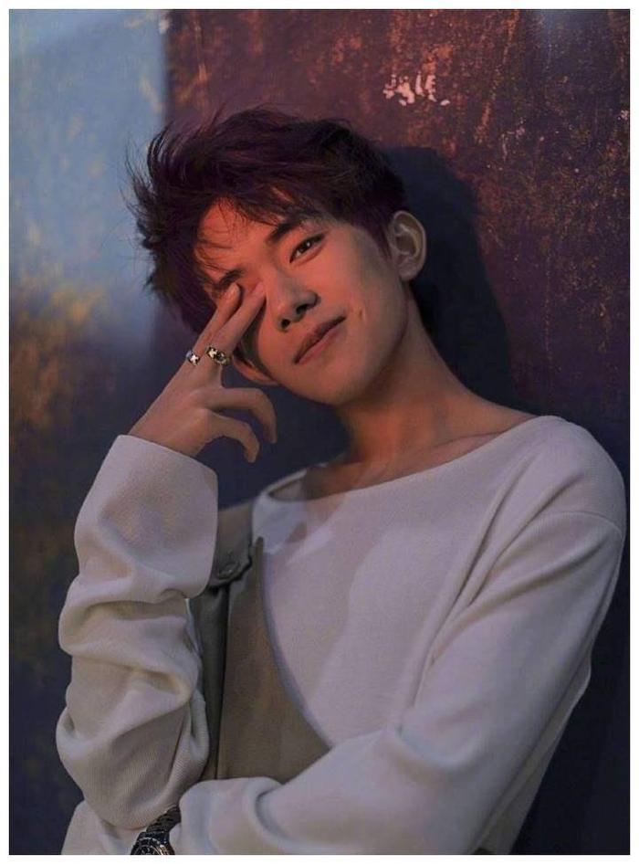 痛批千玺蔡徐坤的袁立迎来三婚?比男方大11岁,晒出钻戒秀恩爱