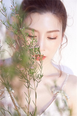 银雪新剧收官人气UP 最新写真展多面魅力撩人心