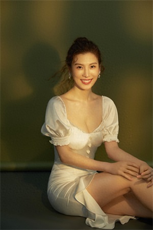 银雪新剧收官人气UP 最新写真展多面魅力撩人心