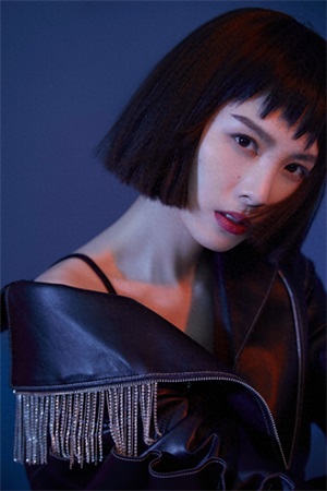 银雪新剧收官人气UP 最新写真展多面魅力撩人心