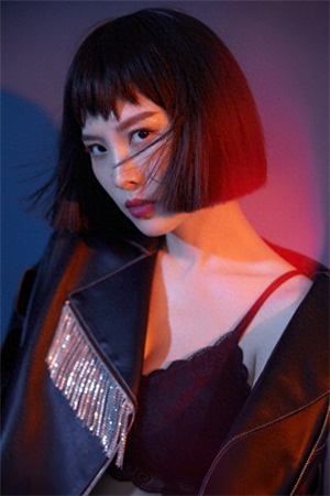 银雪新剧收官人气UP 最新写真展多面魅力撩人心