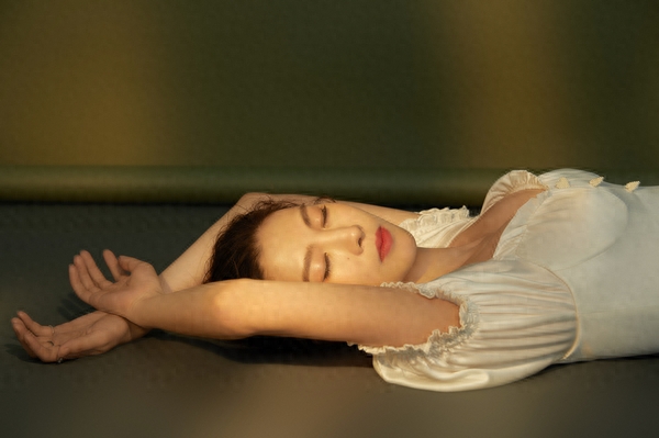 银雪新剧收官人气UP 最新写真展多面魅力撩人心