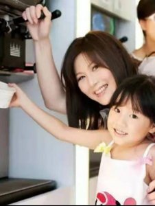 ​郑仲茵女儿遭老师羞辱，被骂跟妈妈一样不要脸，独养女儿19年