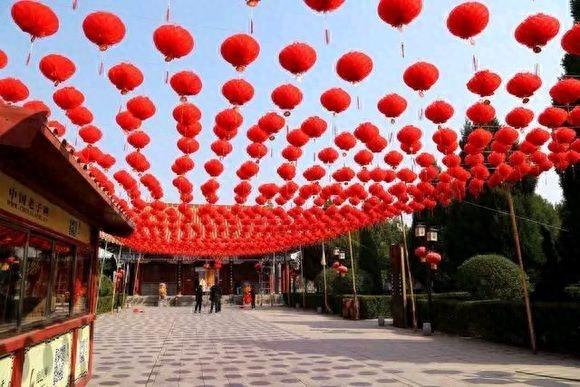 一年一度的老子庙会,人们祈福天下太平,国泰安康,阖家欢乐