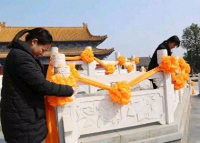 ​一年一度的老子庙会，人们祈福天下太平，国泰安康，阖家欢乐