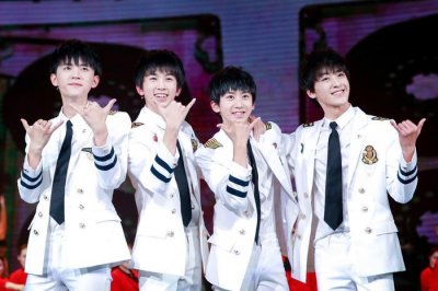 ​易安音乐社亮相安徽春晚 唱串烧致敬经典