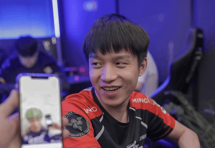 阿布回应厂长微博事件: 无论如何, 我们都会尊重和支持明凯!