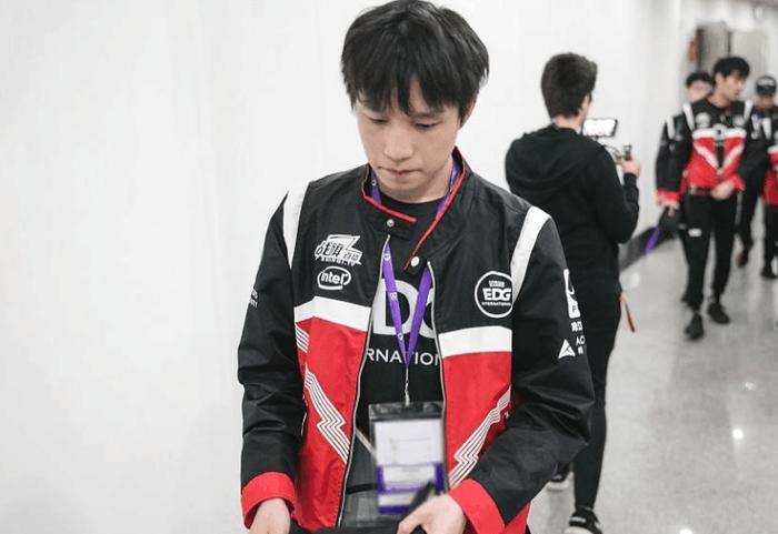 阿布回应厂长微博事件: 无论如何, 我们都会尊重和支持明凯!