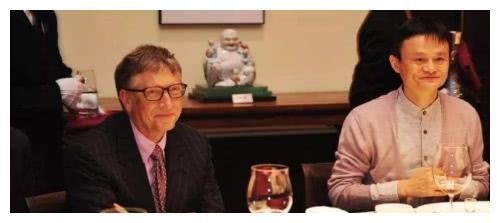 “首富”饭局，马云请比尔盖茨吃饭，看到两菜，网友：接地气