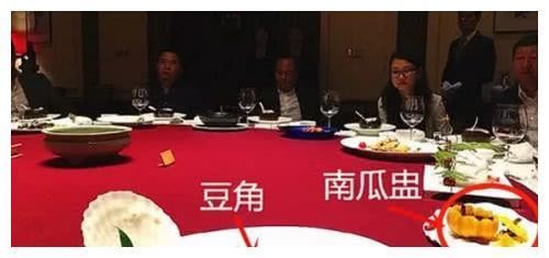 “首富”饭局，马云请比尔盖茨吃饭，看到两菜，网友：接地气