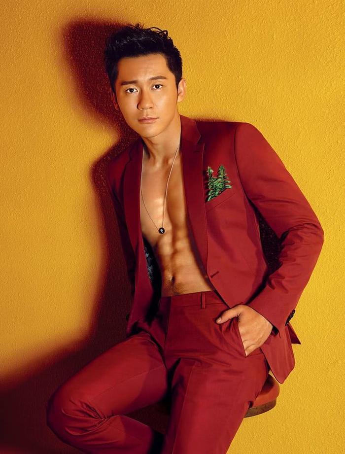“大黑牛”李晨,强壮健美的身体,完美的肌肉线条