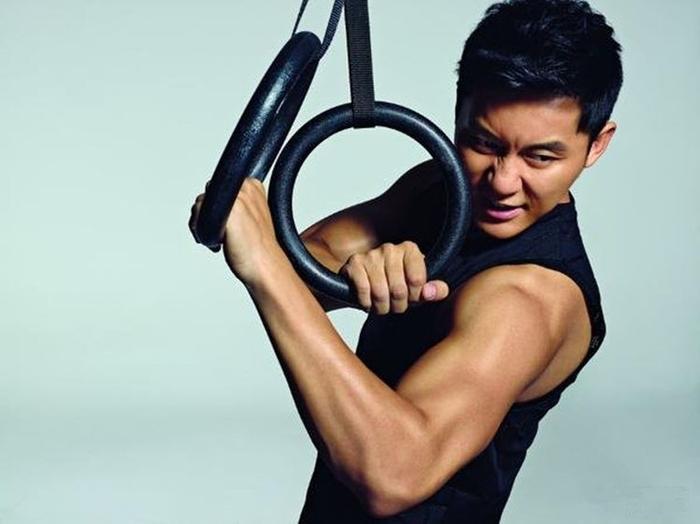 “大黑牛”李晨,强壮健美的身体,完美的肌肉线条