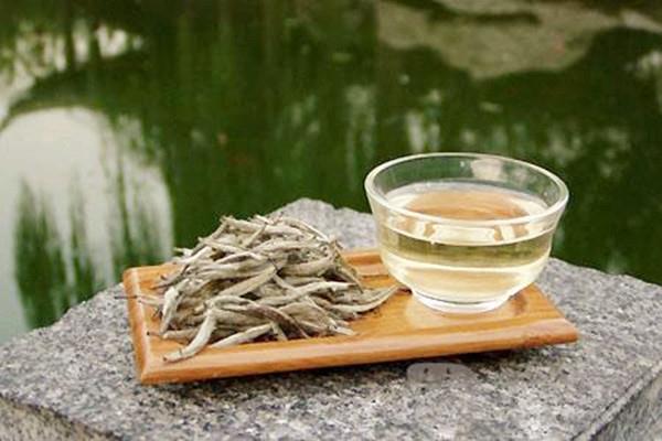 白茶有减肥功效吗 白茶减肥效果怎么样 白茶有减肥功效吗 白茶减肥效果怎么样