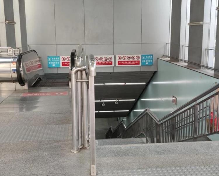 为什么地铁站只有向上的电梯「地铁出入口为什么电梯向上的多」