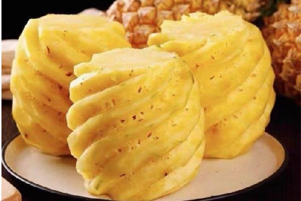 菠萝会加重咳嗽吗 菠萝能用热水泡着吃吗