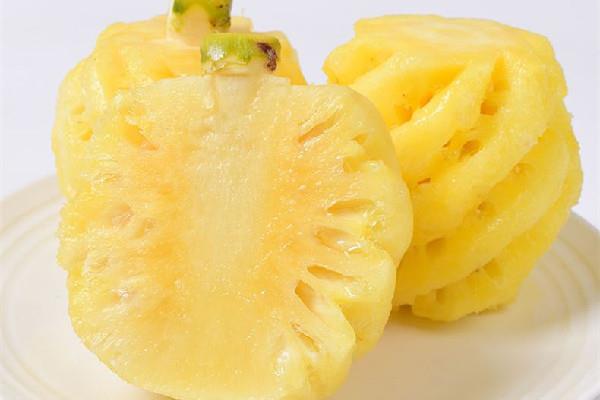 菠萝会加重咳嗽吗 菠萝能用热水泡着吃吗