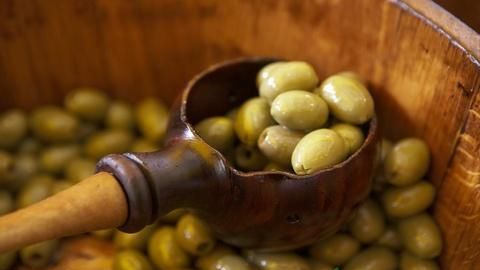 青橄榄生吃一天最多吃几个