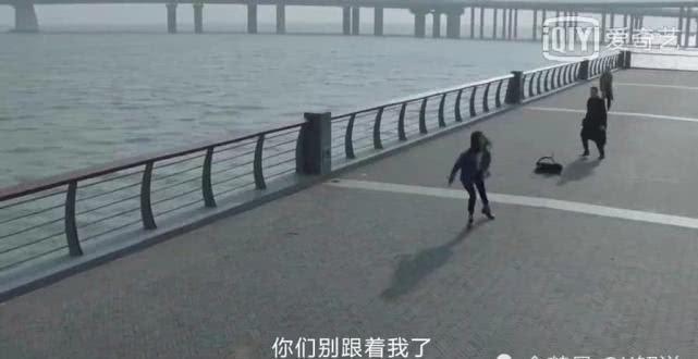 小欢喜：英子终于爆发了，选择跳墙逼父母！网友：这个孩子真可怜