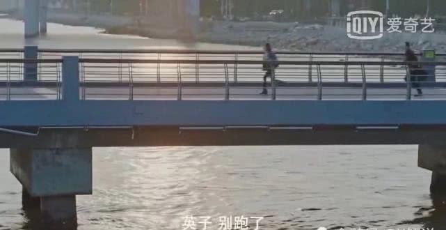 小欢喜：英子终于爆发了，选择跳墙逼父母！网友：这个孩子真可怜