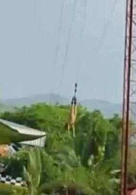 追求刺激穿连衣裙蹦极，结果让美女这辈子后悔了