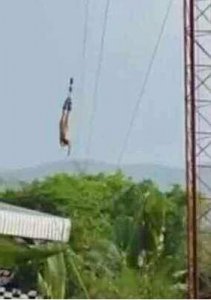 ​追求刺激穿连衣裙蹦极，结果让美女这辈子后悔了