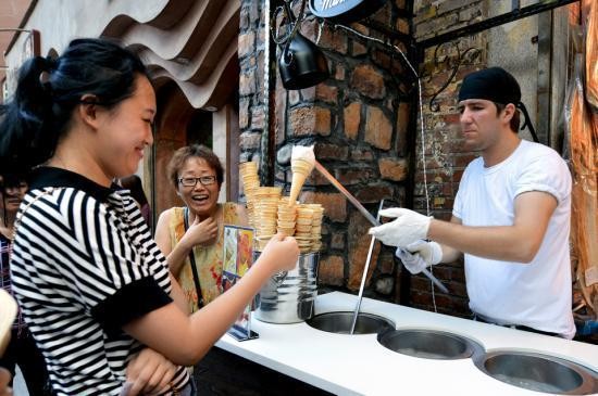 土耳其神奇的冰激凌 ，你有没有种“相见恨晚”的感觉