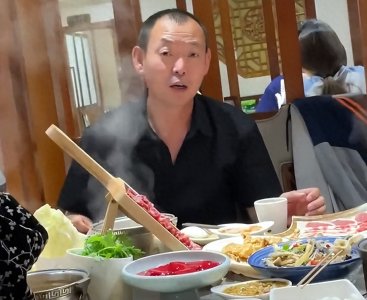 ​吉林一儿子遇爸爸偷喝酒，回家得知他楼下锻炼真相，父子默契大笑