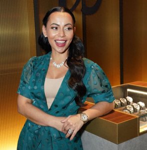 ​身高相差59厘米，9年生下4个孩子，龙王波什娇妻图集