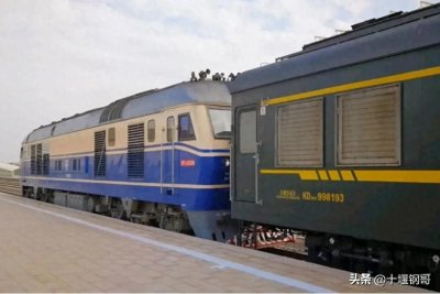 ​乌鲁木齐到和田7556次公益慢火车居然要运行32小时新疆到底有多大