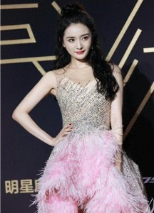 ​女神杨幂的资料身高1.66米，但实际是多少呢？