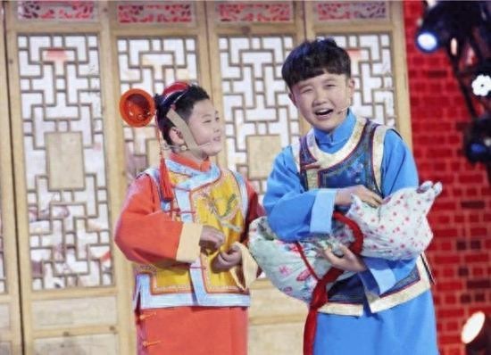 他是《还珠格格》里的东儿，因病五岁身高70厘米，如今这样了