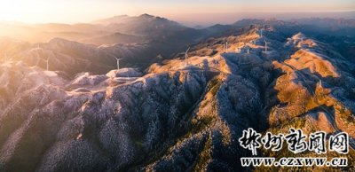 ​冬日仰天湖 “金山银山”惹人醉
