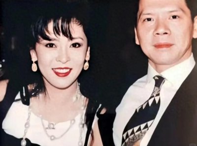 ​别被向太现在的脸骗了，她年轻的时候长这样