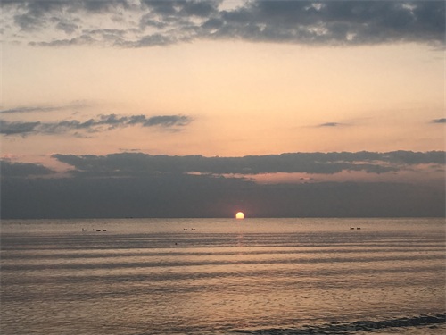 实拍:青海湖黑马河日出,很多人去了可惜没看上