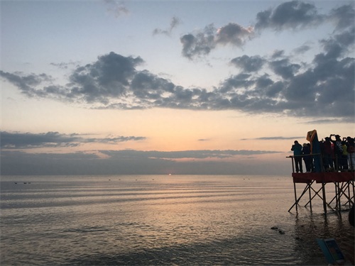实拍:青海湖黑马河日出,很多人去了可惜没看上