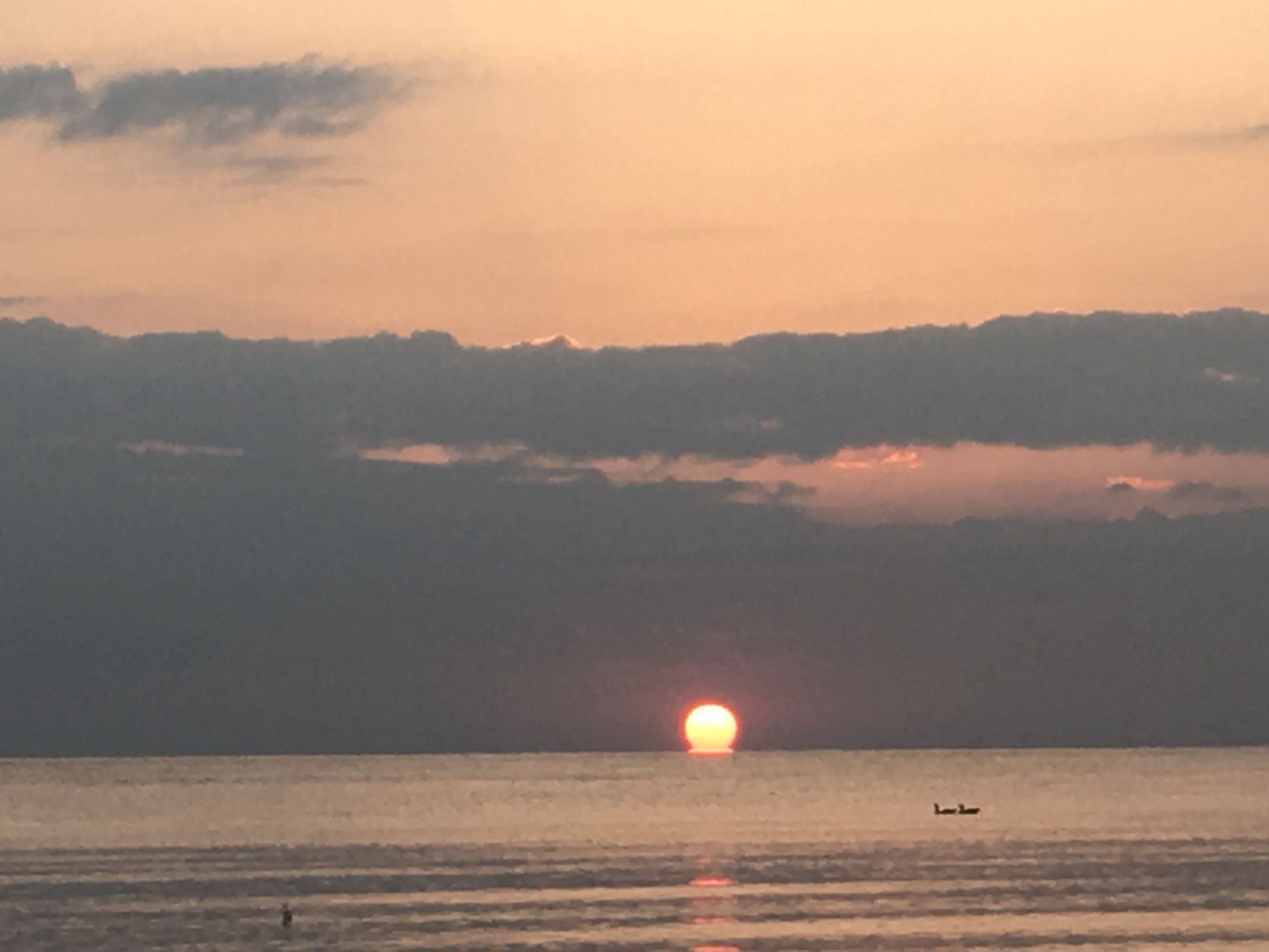 实拍:青海湖黑马河日出,很多人去了可惜没看上