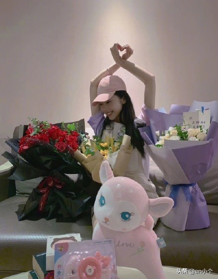 宣璐天鹅式比心图美美哒！看起来动作简单 但能做得好看真的挺难