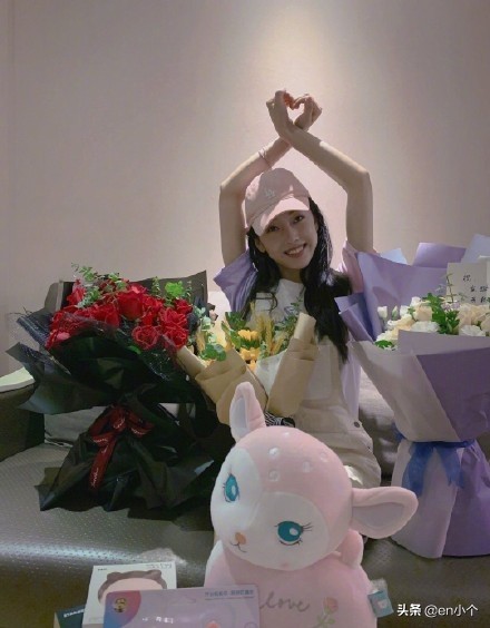 宣璐天鹅式比心图美美哒！看起来动作简单 但能做得好看真的挺难