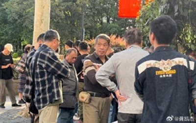 ​行情来了，人人都是股神~~~上海股市沙龙人山人海！