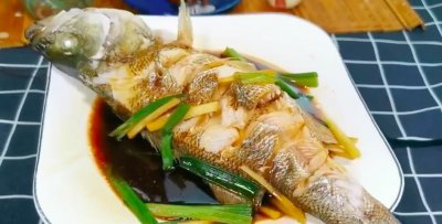 ​清蒸鱼不要再直接淋酱油了，学会这个蒸鱼汁，比饭店还好吃
